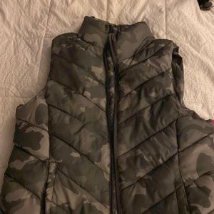 Cute camo puffer vest. NWT size large but runs small